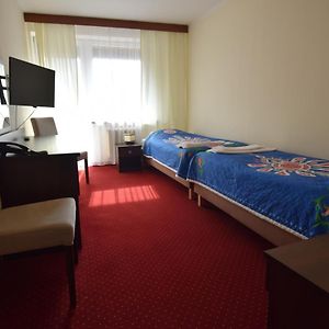 Pokój z dwoma pojedynczymi łóżkami